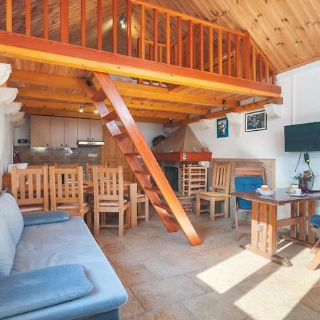 1 Bedroom Awesome Home In ポスティレ エクステリア 写真