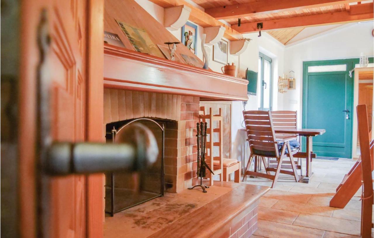 1 Bedroom Awesome Home In ポスティレ エクステリア 写真